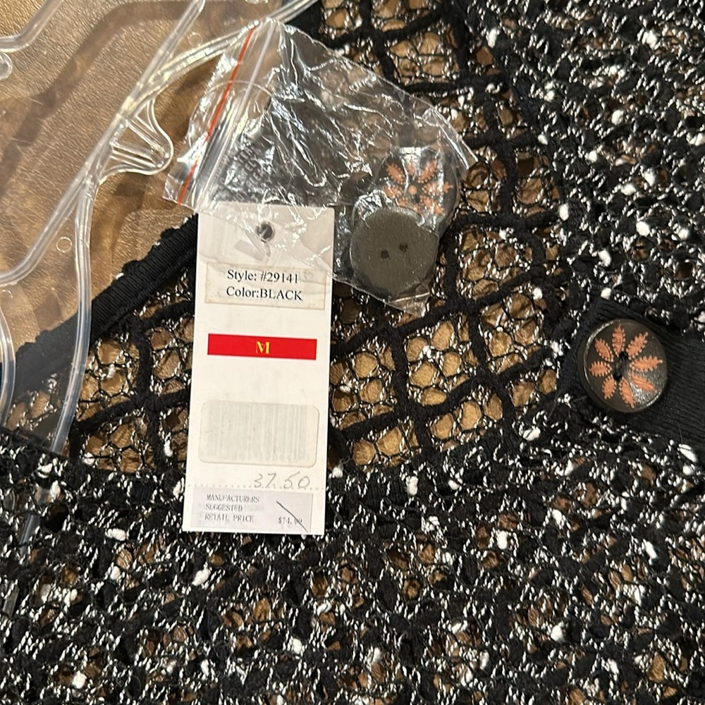 NWT Kaktus black top. Size medium. - Picture 6 of 6